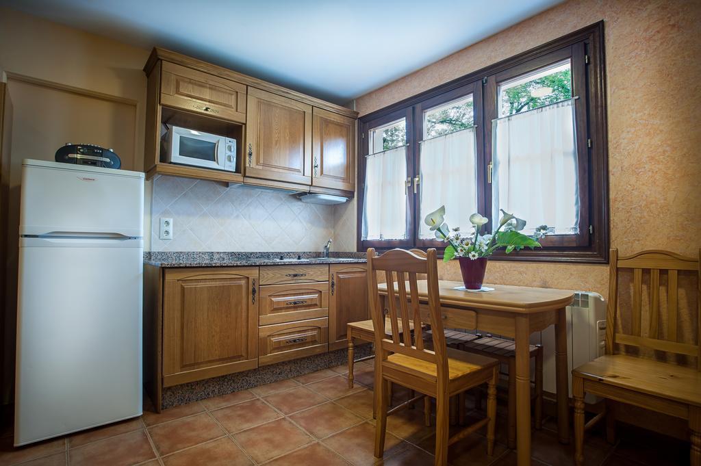 Apartamentos El Pradon De Santa Marina Parres de Llanes Стая снимка